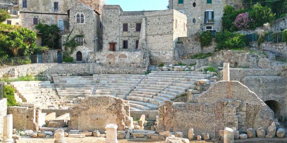 Luxury Suite - Teatro Romano - Duomo - Centro Storico Wi-Fi Terracina Exterior photo